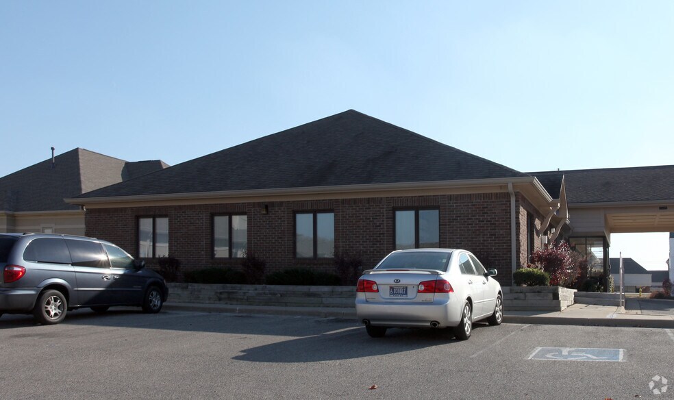 More Photos Of 1664 W Smith Valley Rd, Greenwood Medical For Lease