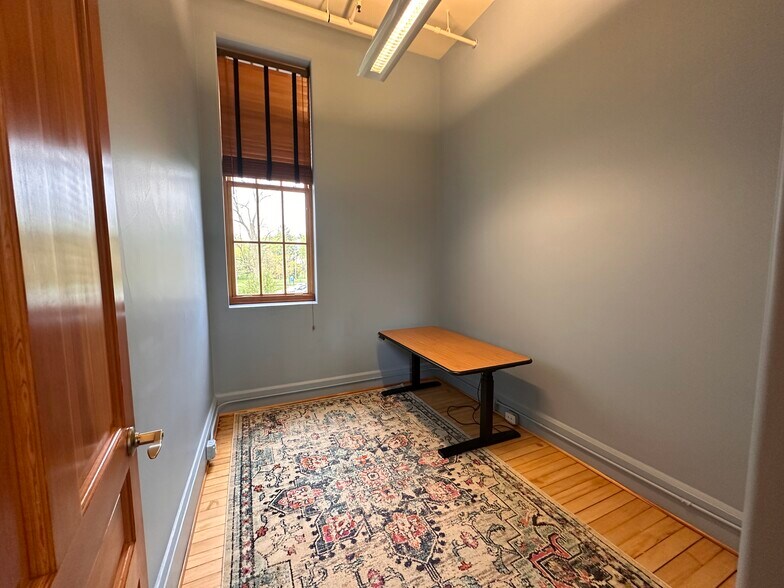 More Photos Of 830 Cottageview Dr, Traverse City Loft Creative Space For Sale