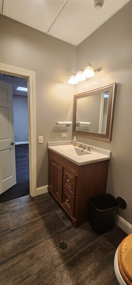 More Photos Of 16007 Executive Dr, Crest Hill Office For Sale
