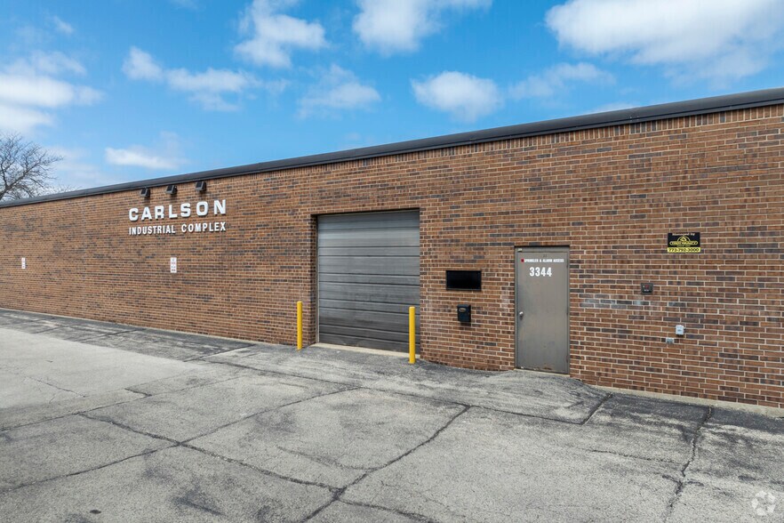 More Photos Of 3340 W Lake Ave, Glenview Warehouse For Lease