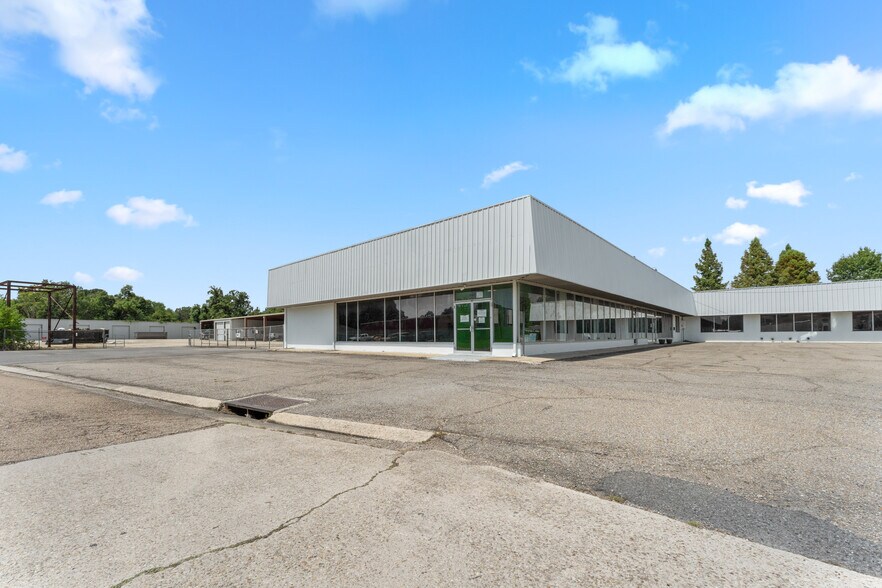 More Photos Of 947 Florida Ave SW, Denham Springs Flex For Sale