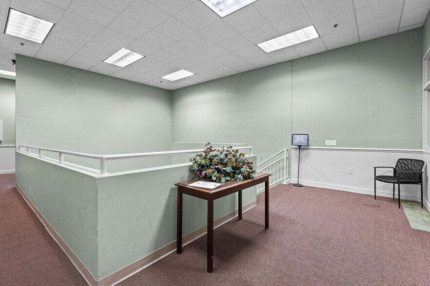 More Photos Of 327 N Queen St, Kinston Office For Sale