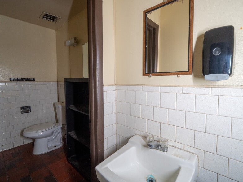 More Photos Of 1475 S Sunnylane Rd, Oklahoma City Freestanding For Sale