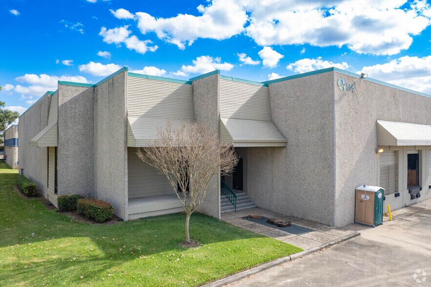 More Photos Of 3701-3749 Yale St, Houston Unknown For Lease