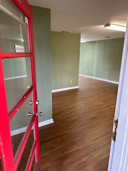 More Photos Of 702 Baldwin Dr, Albany Storefront For Lease