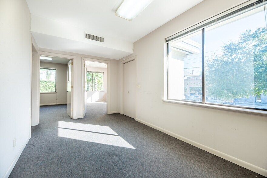 More Photos Of 2223 Oak St, Jacksonville Medical For Lease
