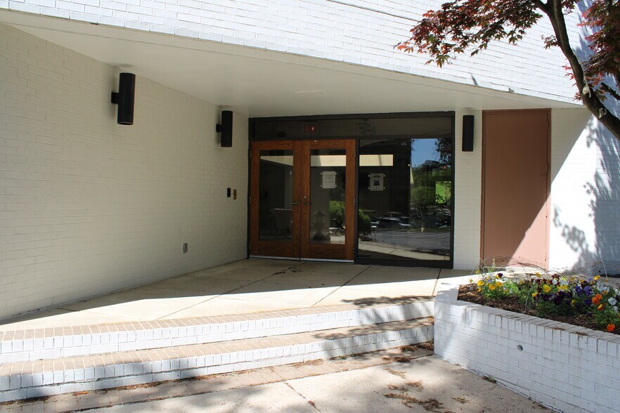 More Photos Of 1914 Association Dr, Reston Office For Lease