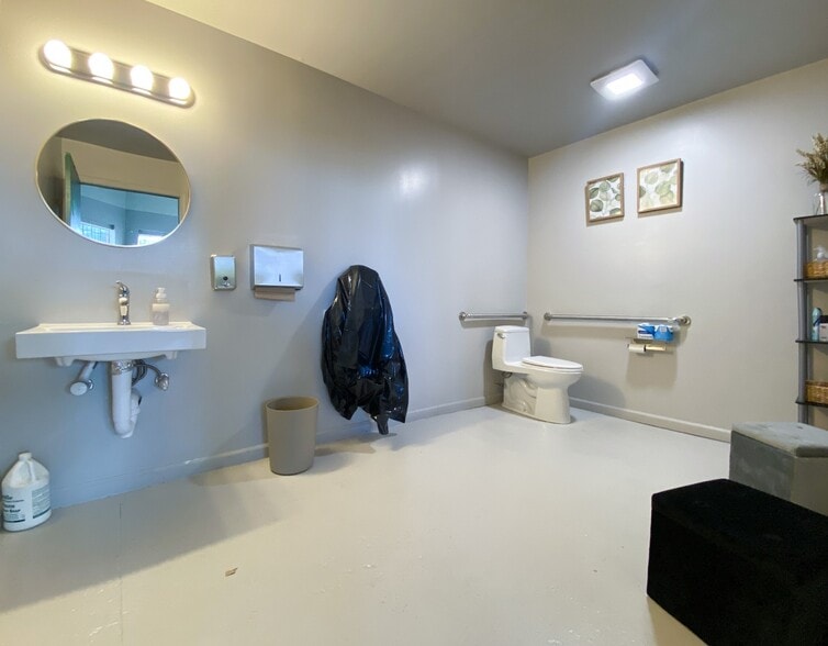 More Photos Of 2515 Seminary Ave, Oakland Health Club For Sale