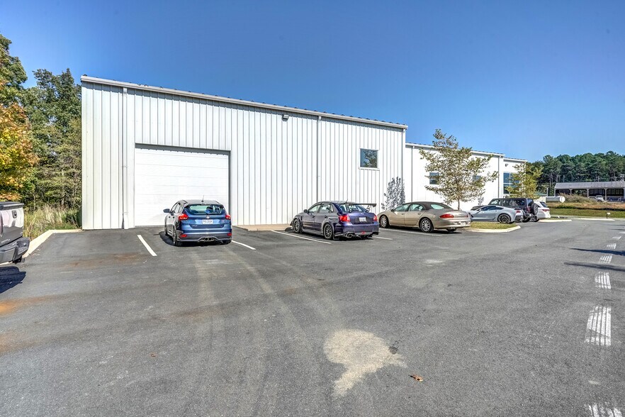 More Photos Of 48 Zion Station Ct, Troy Warehouse For Lease