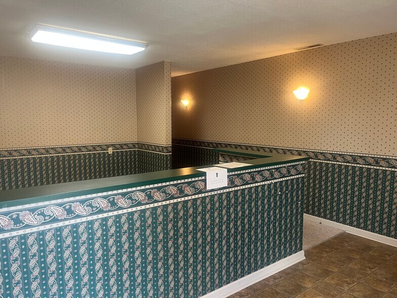 More Photos Of 5 S Main St, Frankfort Office For Lease