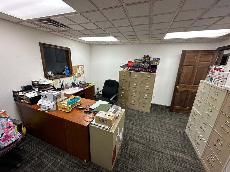 More Photos Of 10578 River Rd, Wellsburg Warehouse For Lease