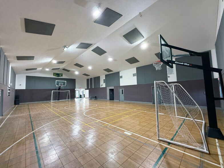 More Photos Of 11965 Allisonville Rd, Fishers Religious Facility For Sale