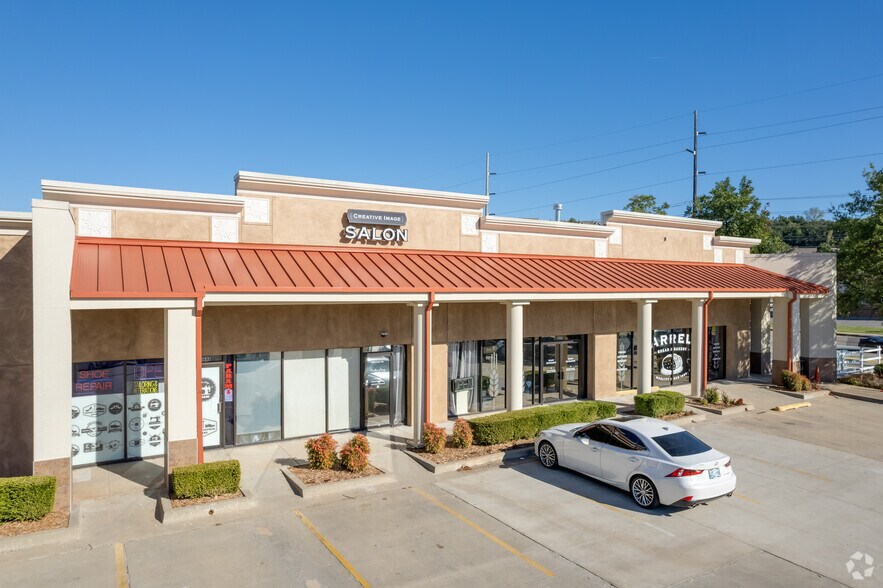 More Photos Of 8020-8058 S Yale Ave, Tulsa Unknown For Lease