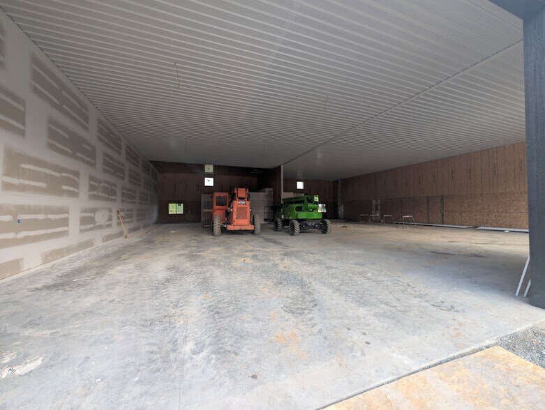 More Photos Of N7144 Bowers Rd, Elkhorn Industrial For Lease
