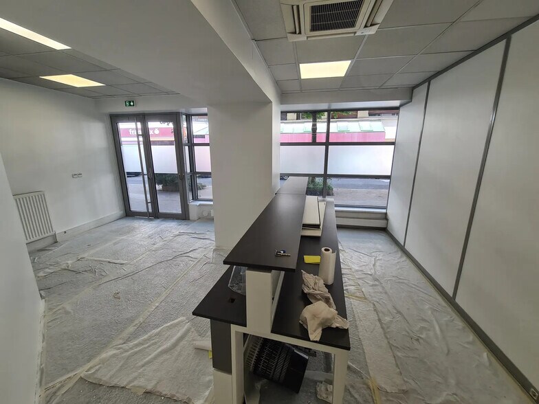 More Photos Of , Paris Office For Sale