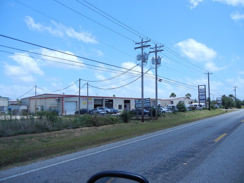 More Photos Of 1715 Dickinson Ave, League City Warehouse For Lease
