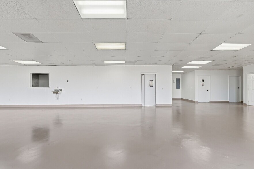 More Photos Of 6470 E 22nd St, Tucson Freestanding For Lease