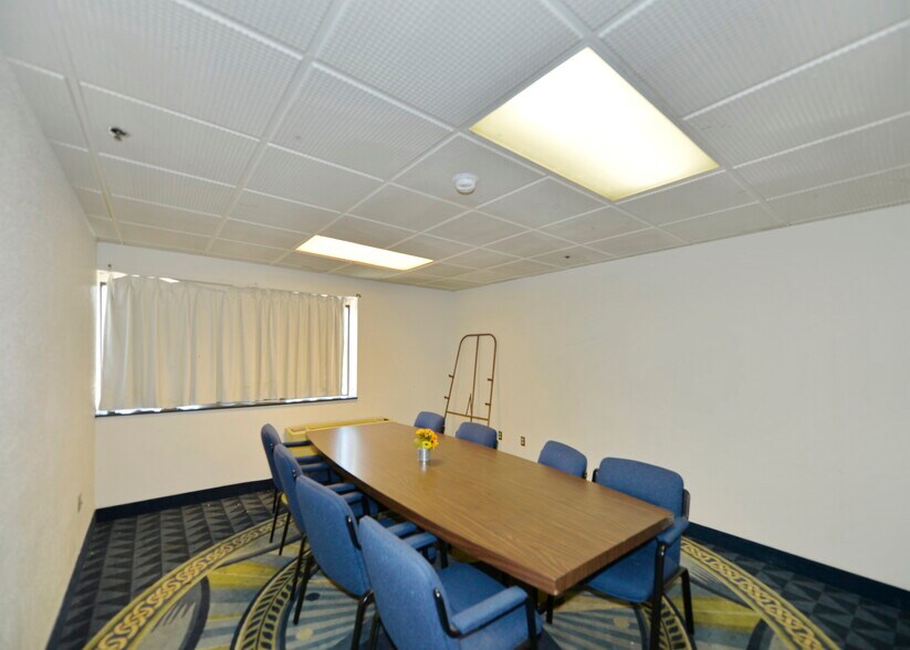 More Photos Of 431 Dual Hwy, Hagerstown Hotel For Sale