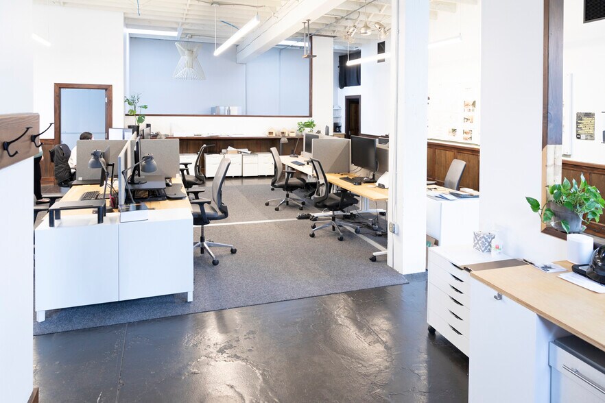 More Photos Of 2335 SE 50th Ave, Portland Light Distribution For Lease