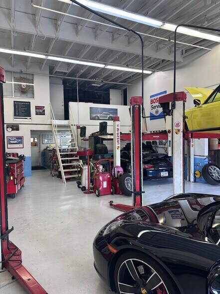 More Photos Of 7725 E Redfield Rd, Scottsdale Warehouse For Sale