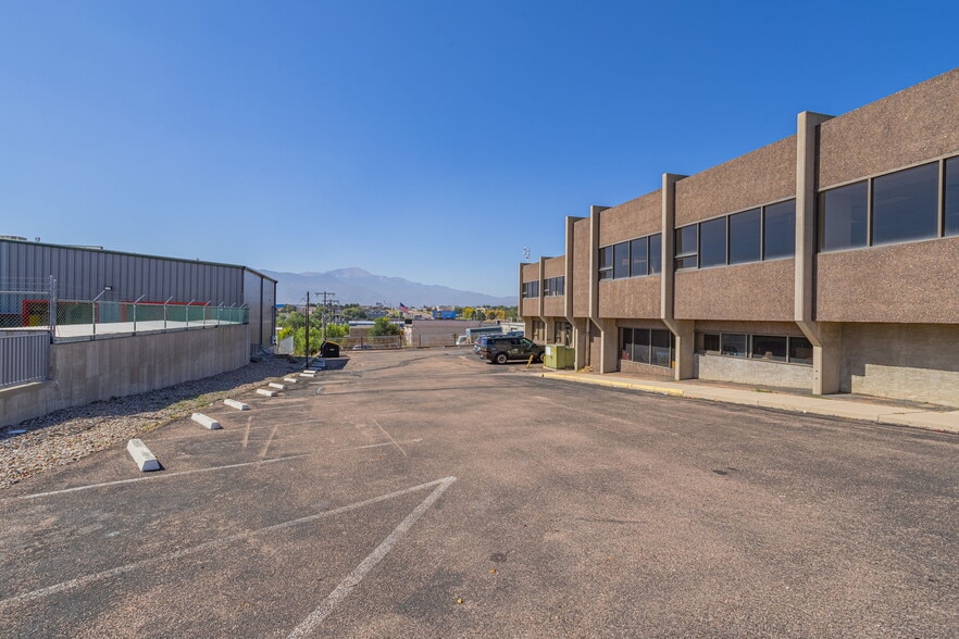 More Photos Of 3709 E Platte Ave, Colorado Springs Showroom For Sale