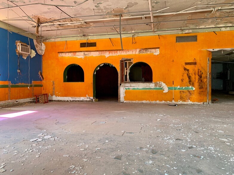 More Photos Of 1809 Broad St, Chattanooga General Retail For Sale