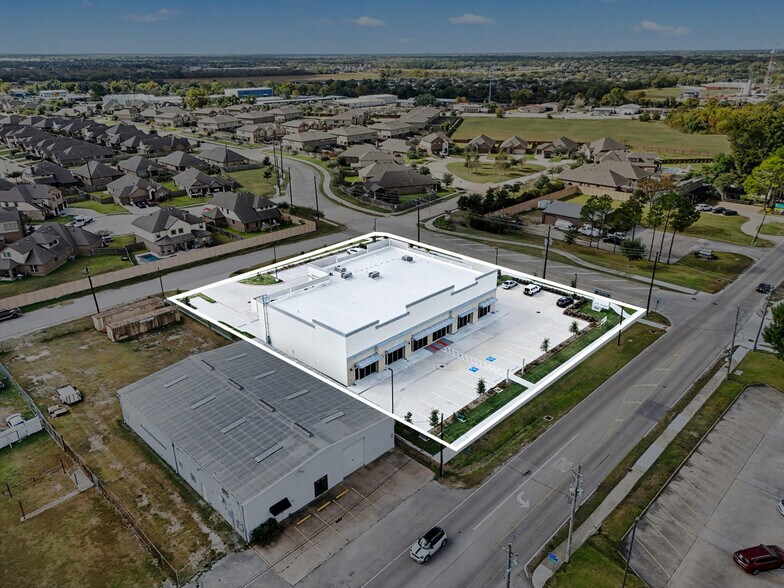 More Photos Of 3520 E Walnut St, Pearland General Retail For Lease