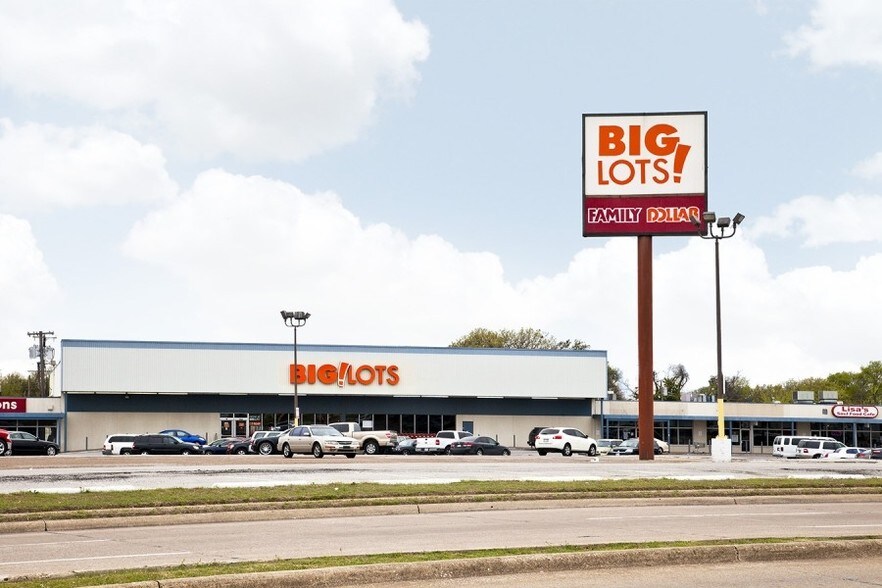 More Photos Of 2550 W Red Bird Ln, Dallas Unknown For Lease