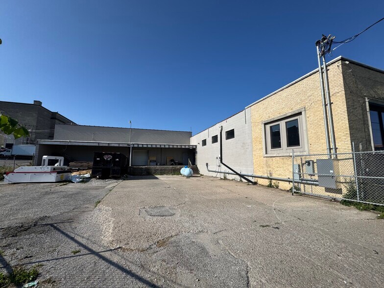 More Photos Of 1301 E 31st St, Kansas City Light Manufacturing For Lease
