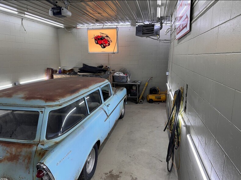 More Photos Of 105 Main St, Louisville Storefront For Sale