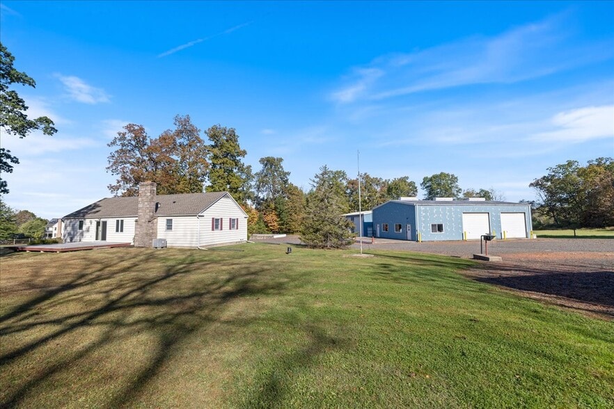 More Photos Of 563 Deep Run Rd, Perkasie Contractor Storage Yard For Sale