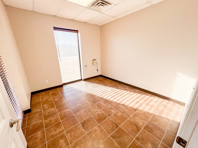 More Photos Of 12620 W County Road 133, Odessa Warehouse For Lease