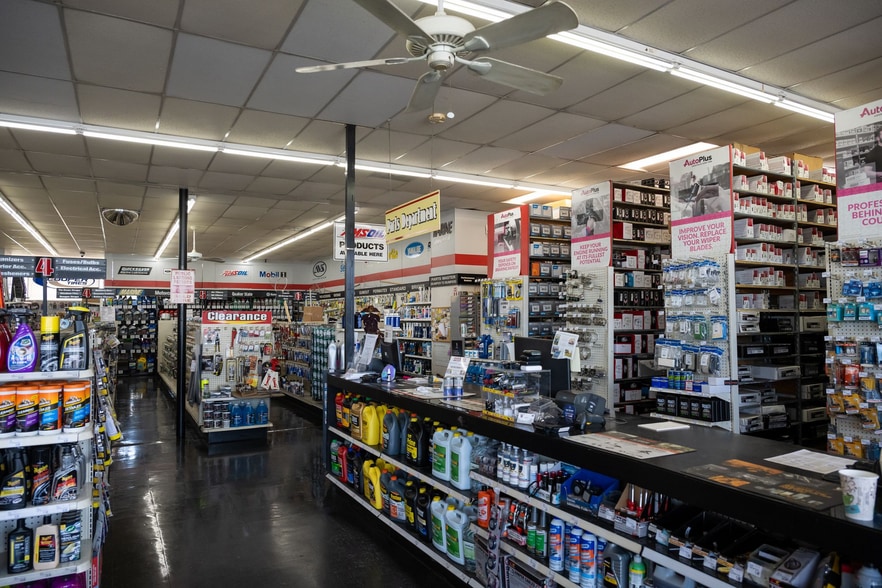 More Photos Of 1406 Main St, Stevensville Auto Dealership For Sale