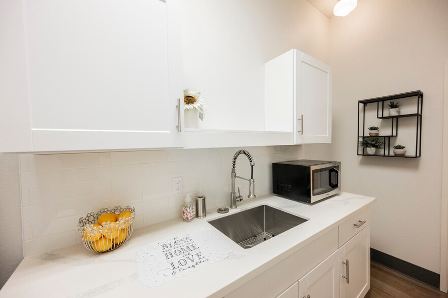 More Photos Of 3680 E Sunset Rd, Las Vegas Office For Sale