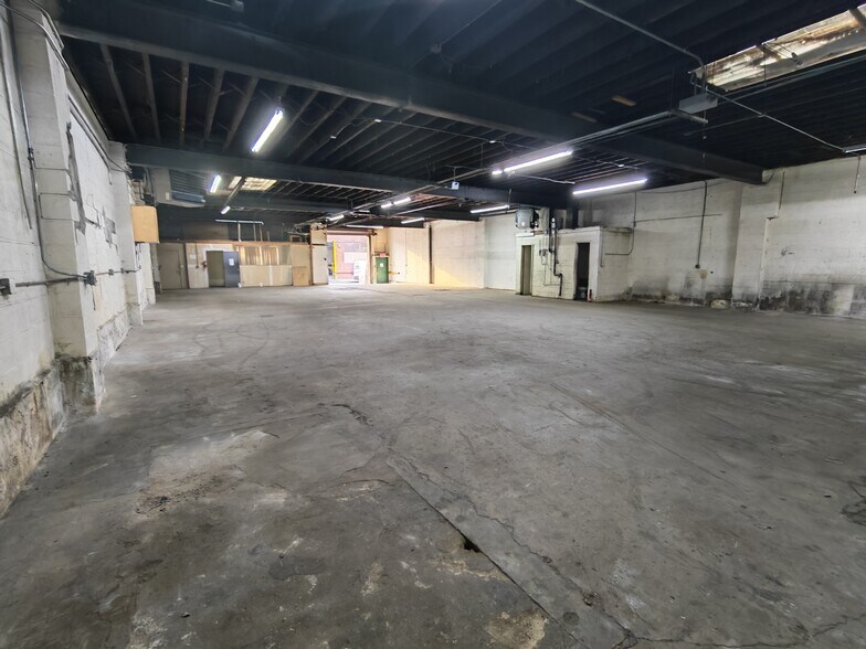 More Photos Of 54th Street 58-71 54th Street, Maspeth Manufacturing For Lease