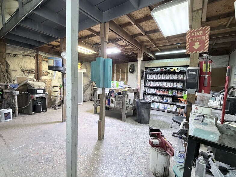 More Photos Of 701 SW 1st St, Oak Grove Industrial For Lease