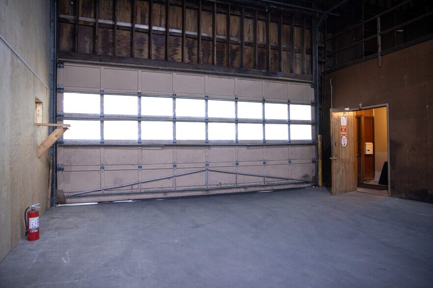 More Photos Of 8506 Potts Ln, Seaford Manufacturing For Lease