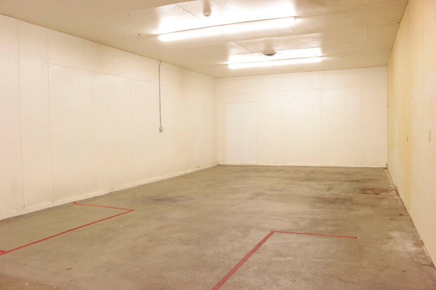 More Photos Of 3355 Ridge Rd, Green Bay Light Distribution For Lease