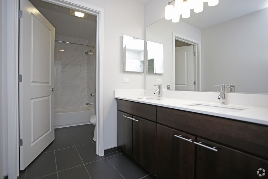 More Photos Of 1720 Central St, Evanston Apartments For Lease