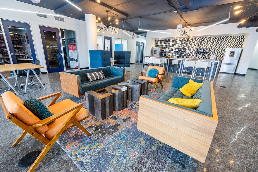 More Photos Of 405 W Superior St, Chicago Coworking Space