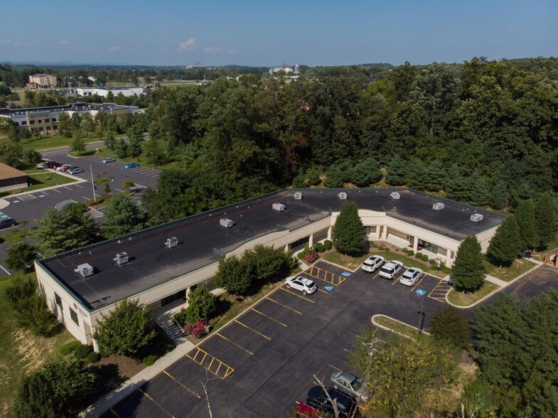 More Photos Of 1400 Proline Pl, Gettysburg Office For Sale