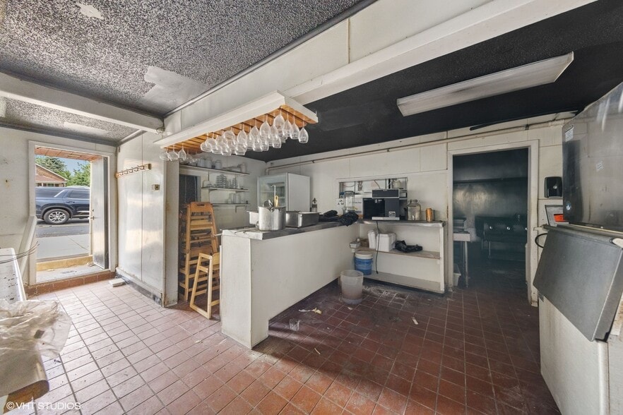 More Photos Of 835 S River St, Aurora Restaurant For Sale