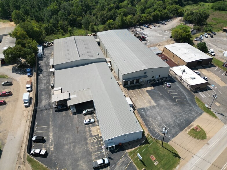 More Photos Of 2307 E Erwin St, Tyler Distribution For Sale