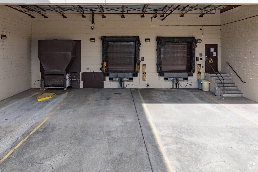 More Photos Of 5505 Redwood Dr, Rohnert Park Distribution For Lease