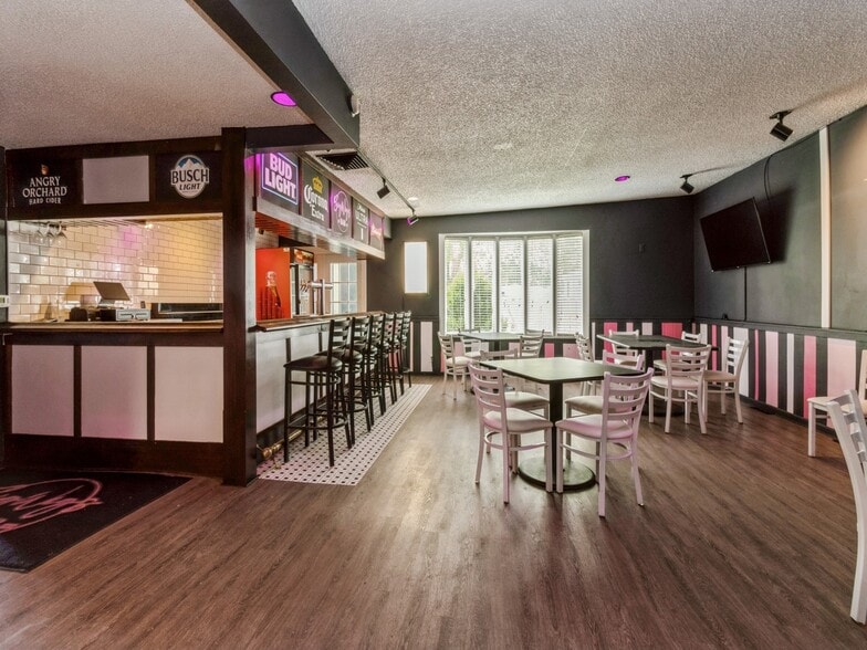 More Photos Of 6008 W Lincoln Way, Ames Restaurant For Sale