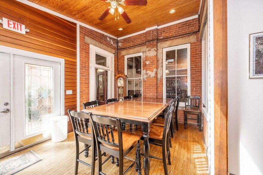 More Photos Of 2015 Madison rd, Cincinnati Storefront Retail Residential For Lease