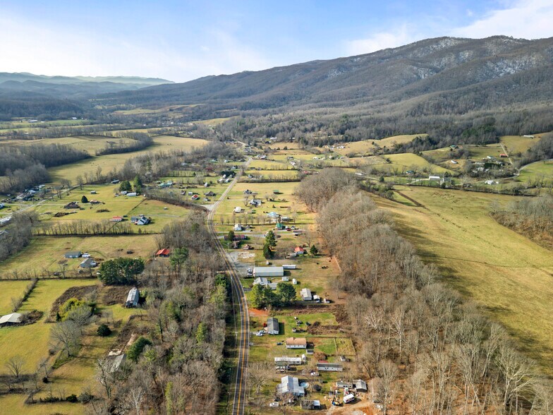 More Photos Of 2719 Highway 91, Elizabethton Showroom For Sale