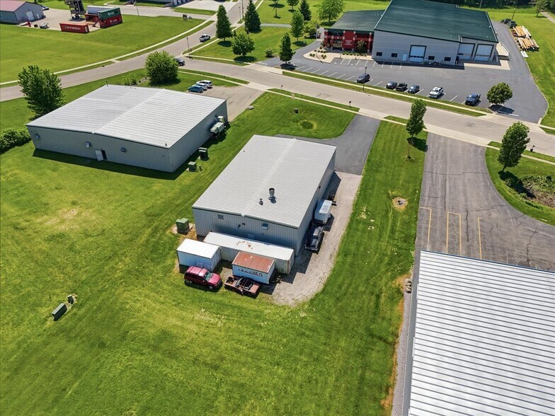 More Photos Of 590 Commercial Ave, Waterloo Auto Repair For Sale
