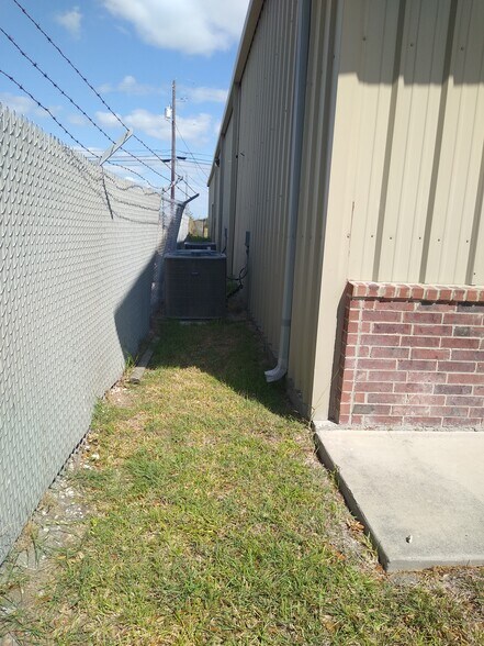 More Photos Of 1959 Saratoga Blvd, Corpus Christi Warehouse For Sale