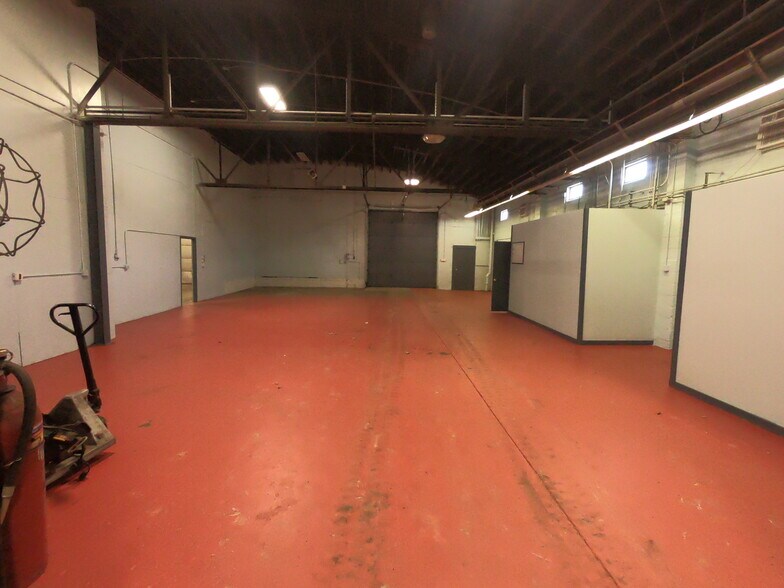 More Photos Of 145 1st Dr NE, New Philadelphia Flex For Lease